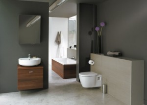 Une salle de bain moderne grâce aux WC suspendu