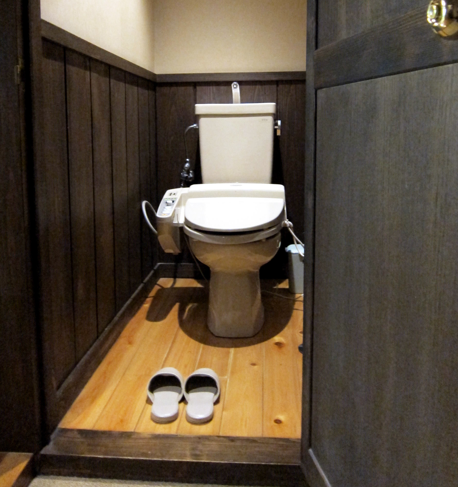 Toilettes japonaises le tr ne version high tech